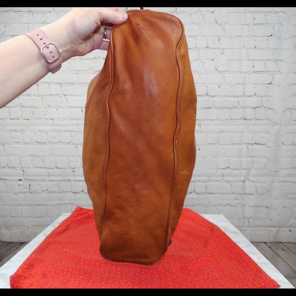 Tory Burch Linden Leather studded drawstring tote - Picture 3 of 12